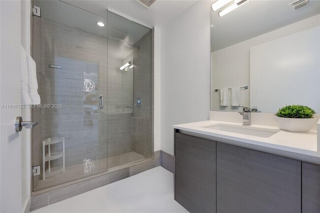 Building Photo - 300 Sunny Isles Blvd