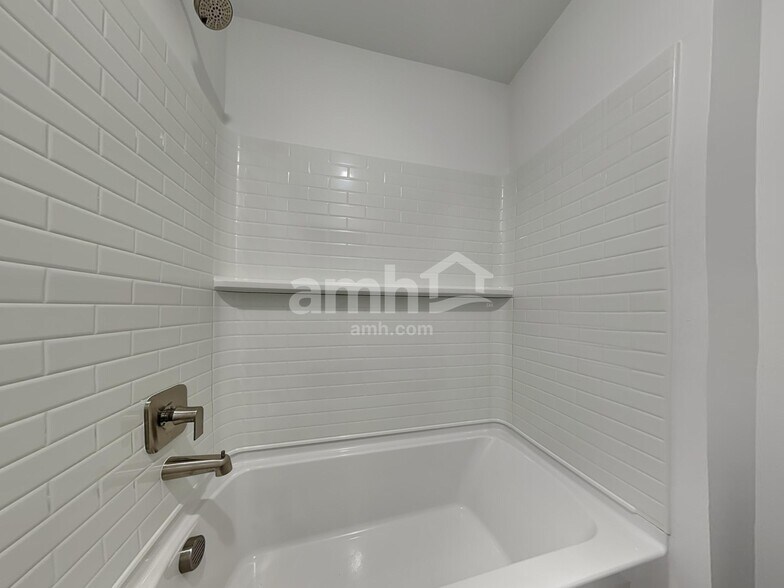 Building Photo - 7929 Selah St SW