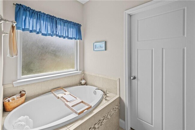 Building Photo - Flexible Space for Every Lifestyle! 4 Bedrooms Plus Loft & Bonus Room in Richmond Hill, GA