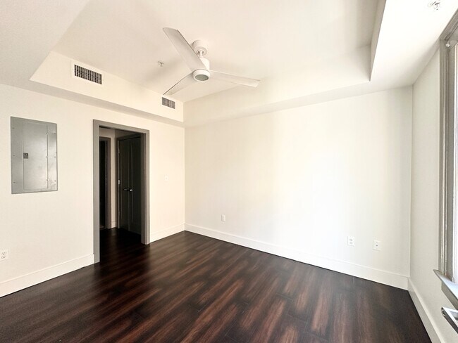 Building Photo - Modern 1-Bed Near Tulane/City Park with In-Unit Laundry & Off-Street Parking