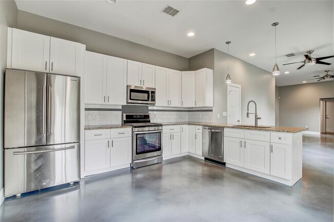 Building Photo - 5109 Lott Ave