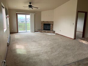 Building Photo - 2 Bedroom, 2 bathroom apartment IMMEDIATE MOVE IN