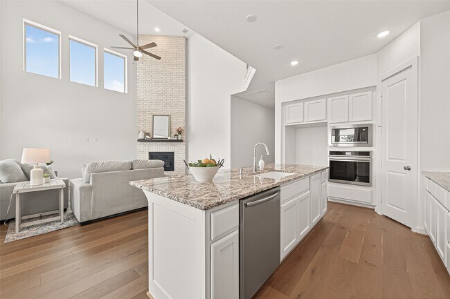 Building Photo - 7427 Compass Dr