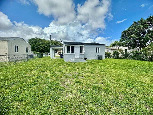 Building Photo - 2014 NW 43rd St