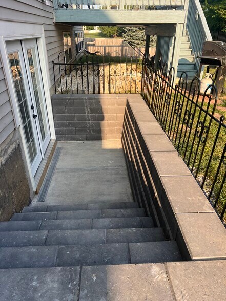 Building Photo - 1 River Hills Ct