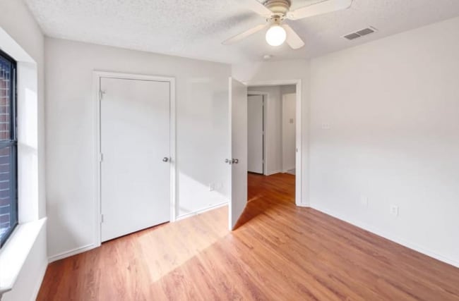 Building Photo - 2094 Ridgewood Cir