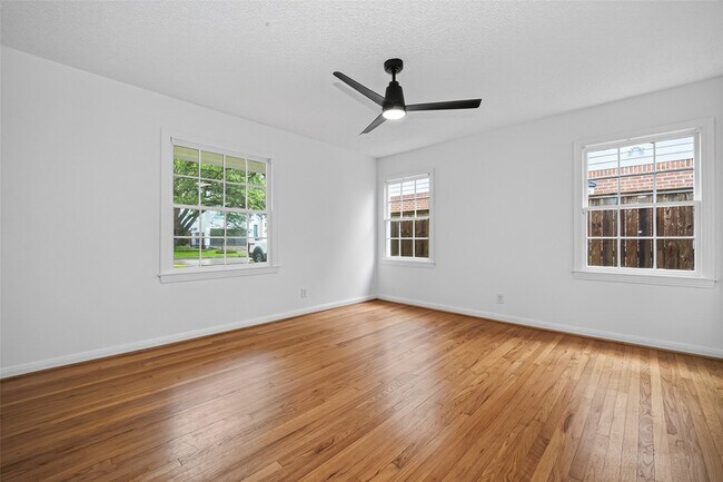 Building Photo - 3731 Drake St