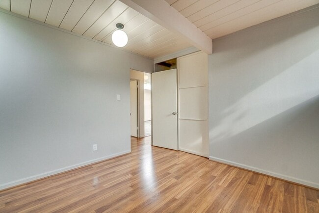 Building Photo - Updated 4 bed 2 bath Atrium Eichler in Pal...
