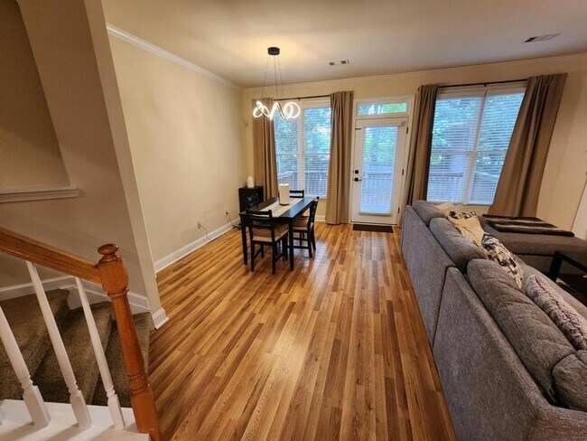 Building Photo - 1836 Rue De Montreal