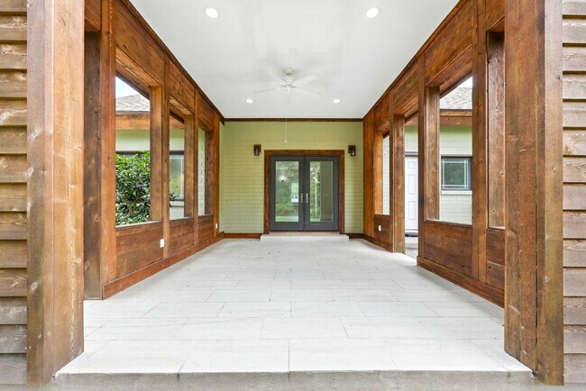 Building Photo - 5432 Grove Ave