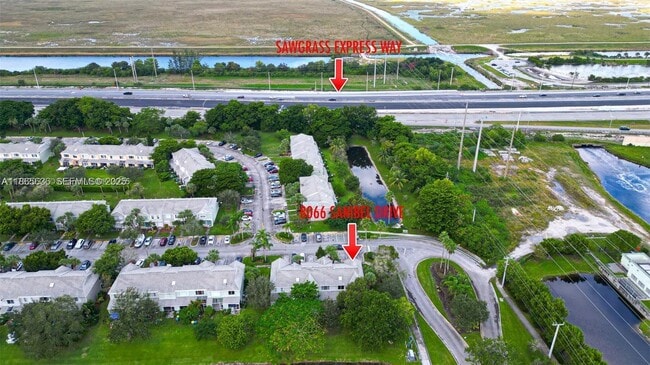 Building Photo - 8066 Sanibel Dr