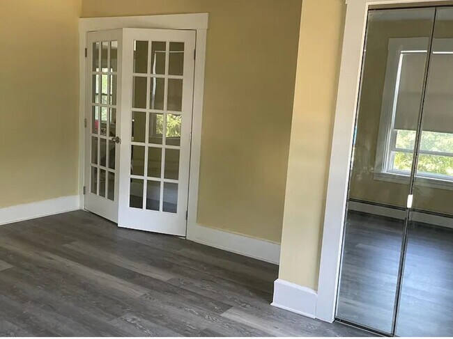 Building Photo - 39 Smith St