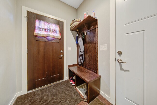 Entry - 2163 Rolling Green Ln