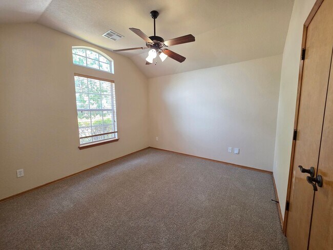 Building Photo - Great Home in Edmond School District + Ref...