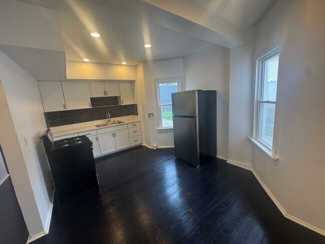 Building Photo - 3328 Denison Ave