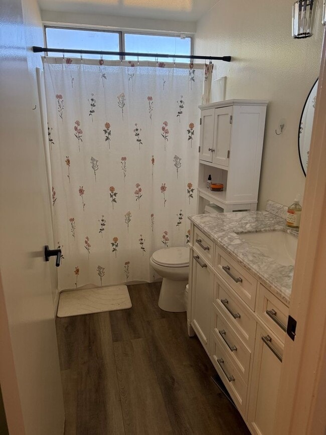 Building Photo - 4 Bed/3Bat