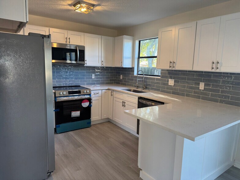 Primary Photo - 5818 Pinecrest Rd