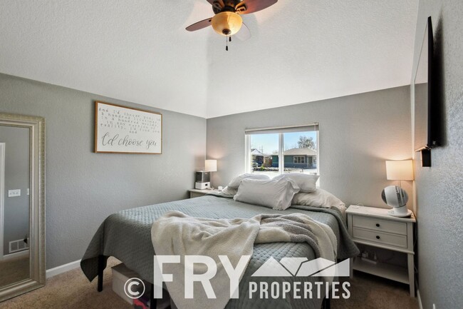 Building Photo - Updated Chaffee Park Home - Minutes from LoHi