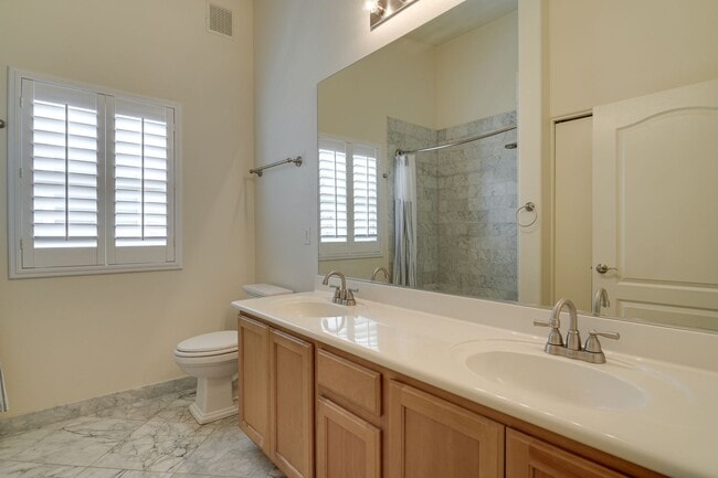 Building Photo - Charming 3 Bedroom Rental with Fireplace, ...