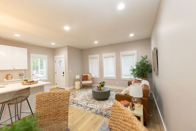 Building Photo - *August 2027* - Brand New 5 Bed, 5.5 Bath Townhome!