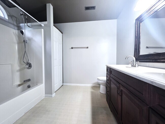 Building Photo - 324 Palomino Ln