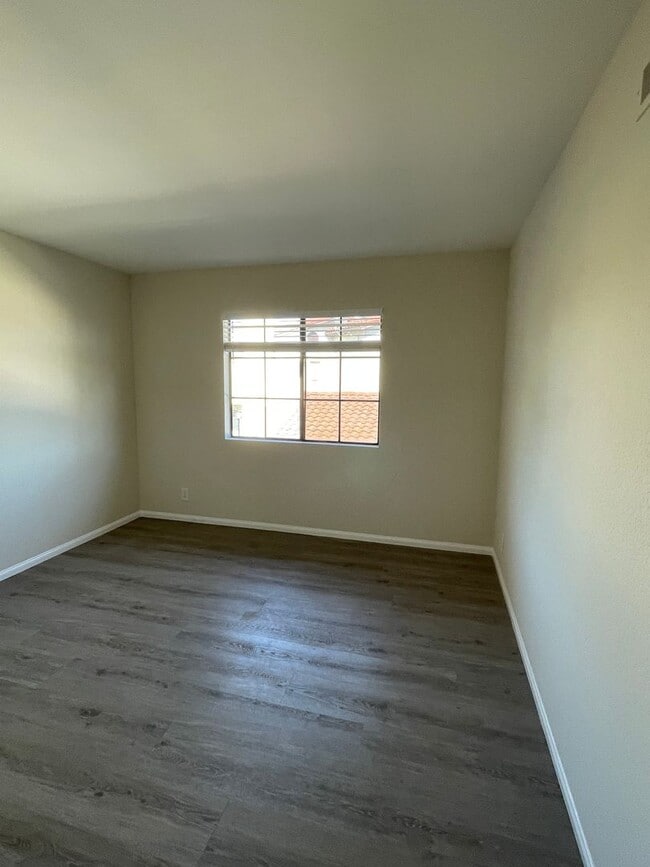Building Photo - 3/2 Townhouse in Las Palmas UTC/La Jolla