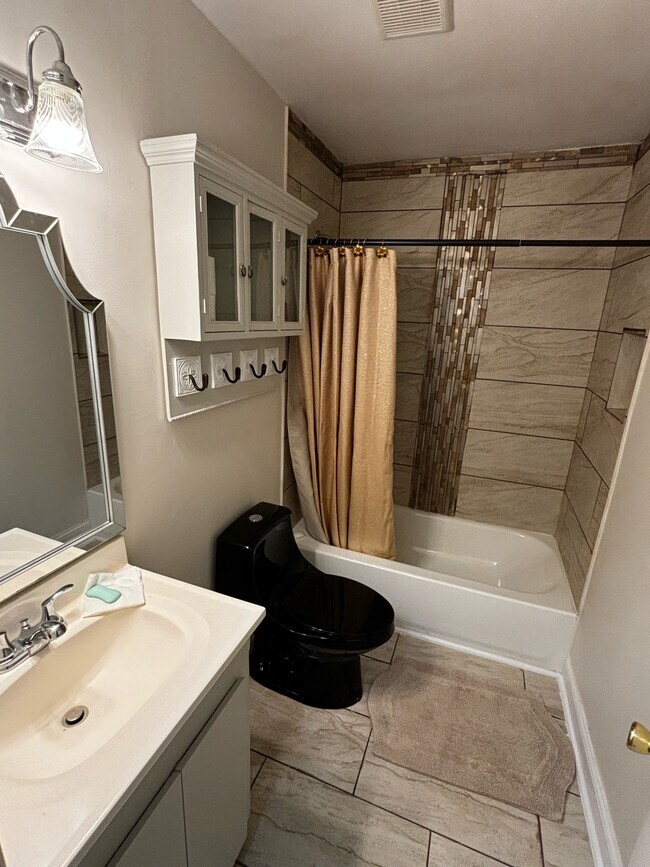 Building Photo - 130 Ralph Quarterman Dr