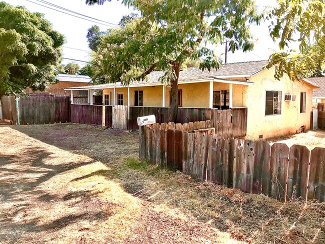 Primary Photo - 3932 Burlington Ave