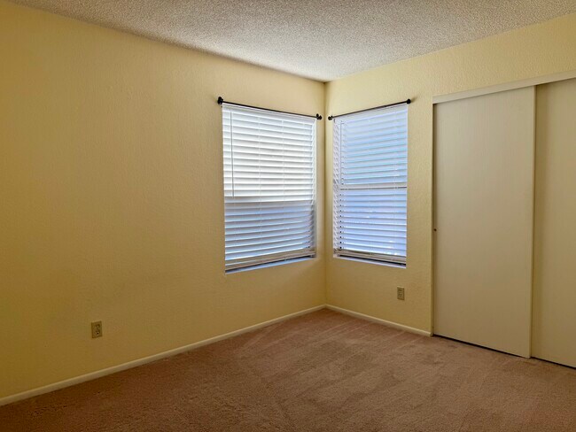 Building Photo - 4871 W Condor Dr