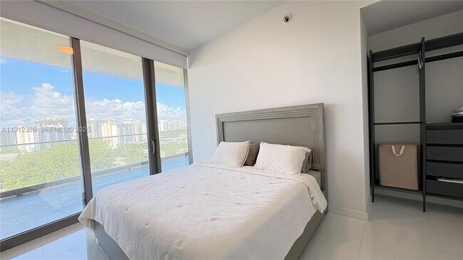 Building Photo - 18975 Collins Ave