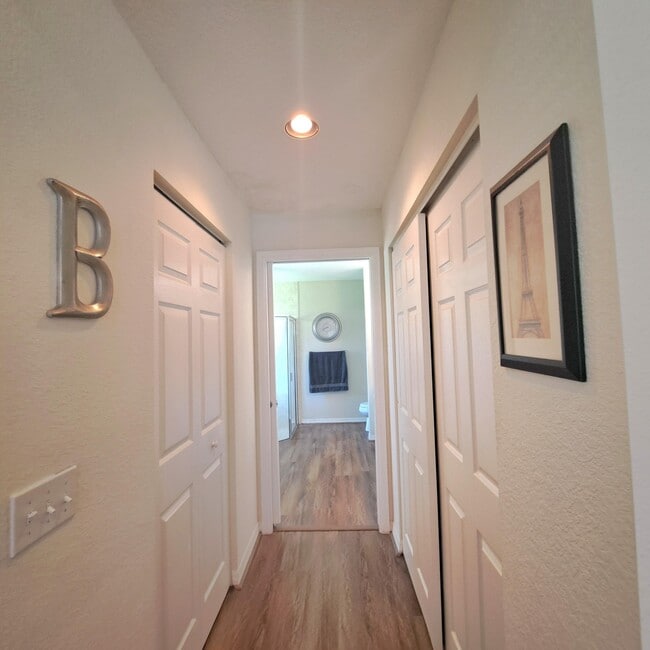 Building Photo - 1747 N Dovetail Dr