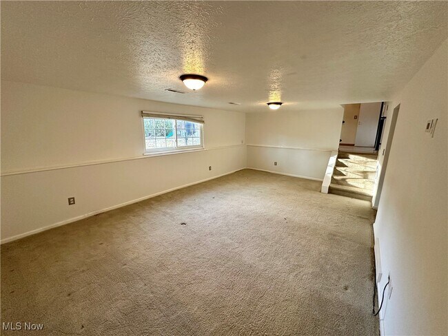 Building Photo - 6192 Jaycox Rd