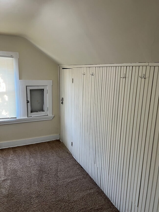 Building Photo - 905 Suire Ave