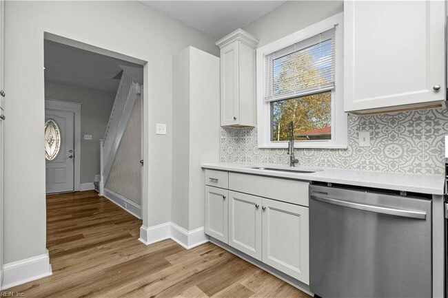 Building Photo - 229 Woodview Ave