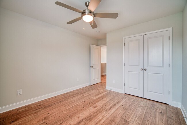 Building Photo - Gorgeous 4 BR, 3 BA Home With Easy Access ...