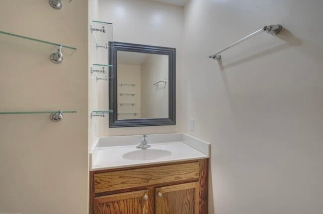 Building Photo - 435 Pin Oak Dr NW