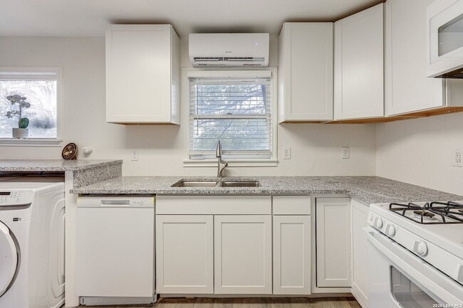 Building Photo - 332 Natalen Ave