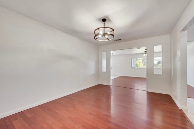 Building Photo - 411 Yorkshire Dr