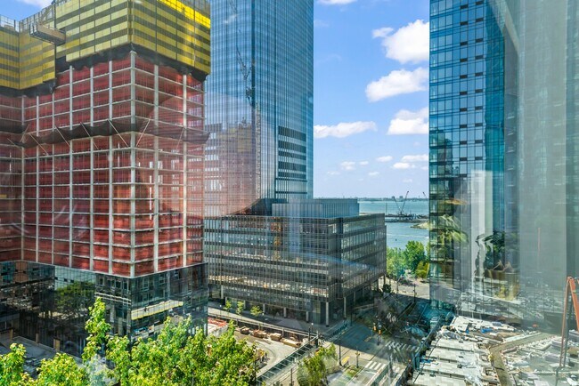 Building Photo - 77 Hudson St