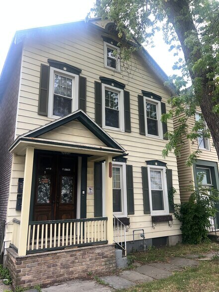 Building Photo - 627 4th Ave