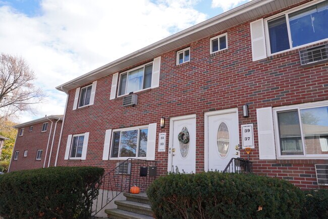 Building Photo - 33 Oxford Cir