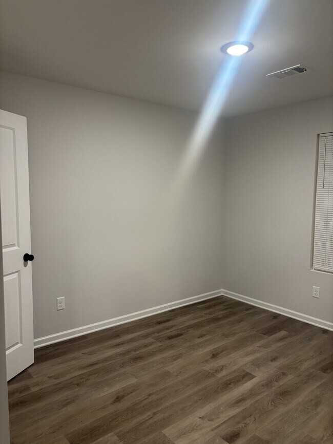 Building Photo - 2585 Callie Rd