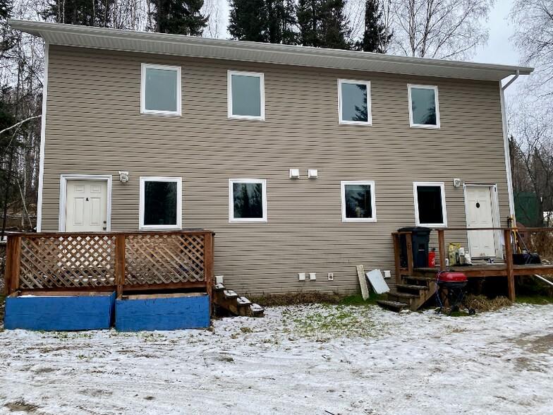 Building Photo - 305 Sarah St