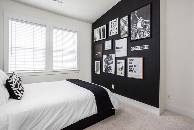 Building Photo - 1616 Pleasant St