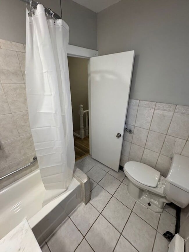 Building Photo - Looking for spacious house check this one ...