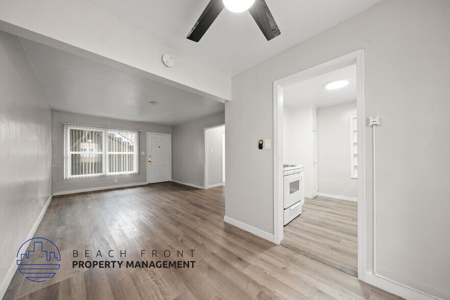 Building Photo - 2070-2080 Magnolia Ave.