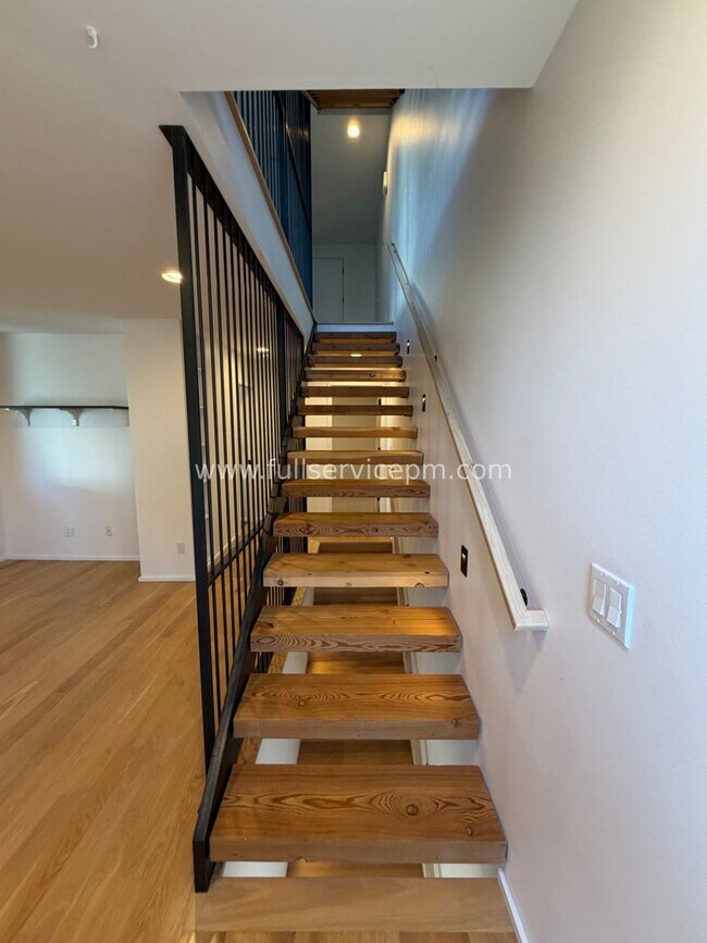 Building Photo - 7784 Highland Park Wy SW