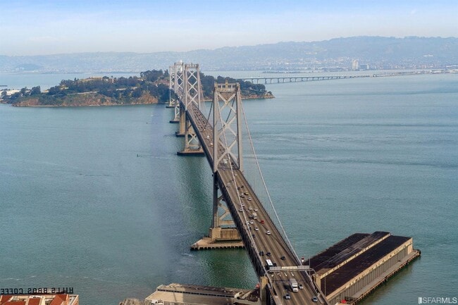 Building Photo - 425 1st St