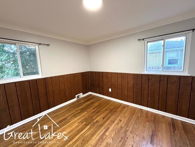 Building Photo - Cozy 3 Bedroom 1 Bathroom now available fo...