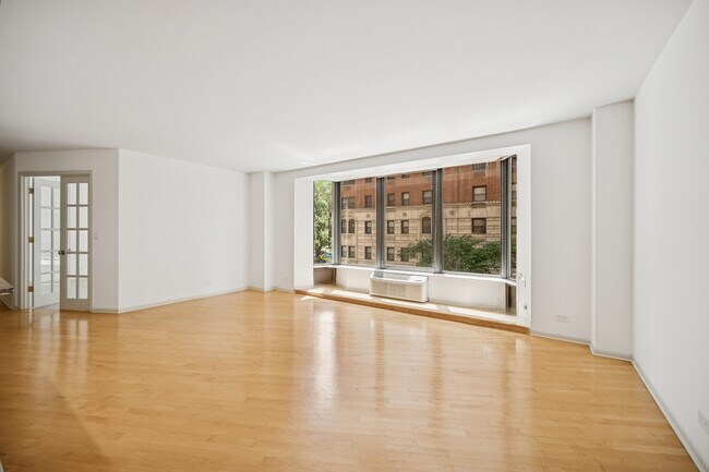 Building Photo - 40 E Delaware Pl